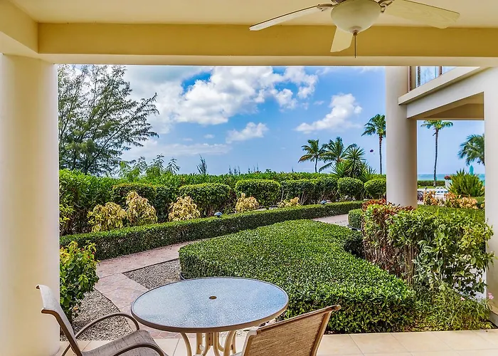 Hotel: Coral Gardens On Grace Bay